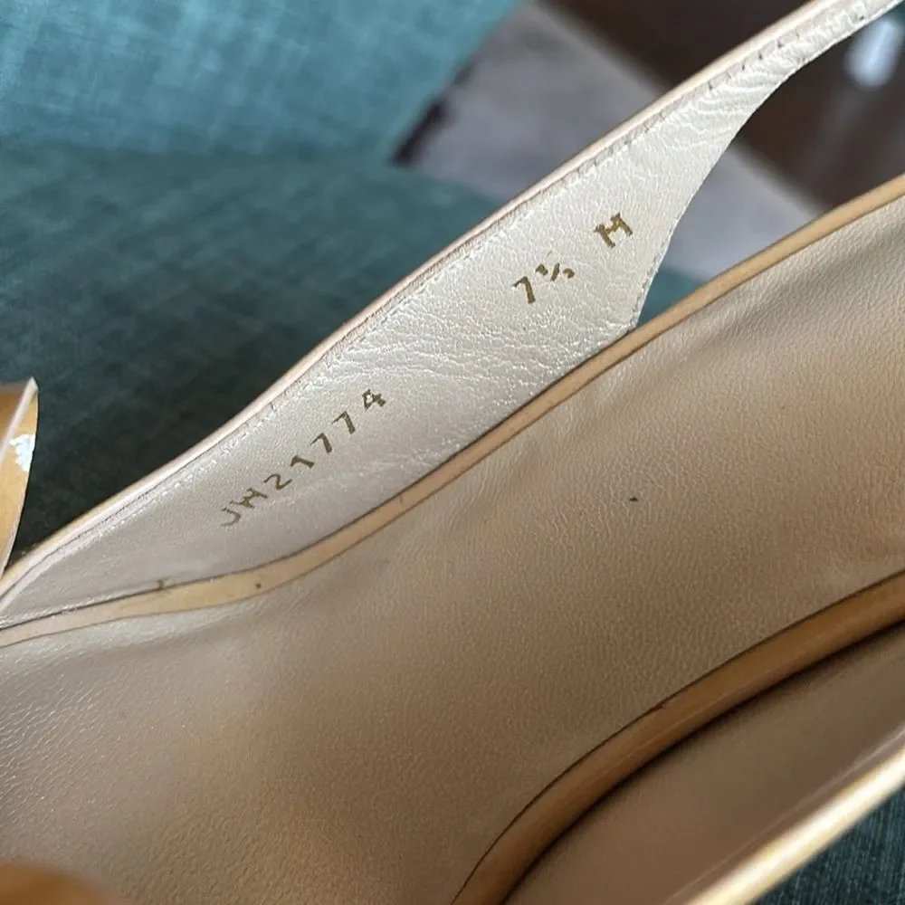 Stuart Weitzman Women’s nude tan big bow peep toe patient leather heel 7.5 EUC!